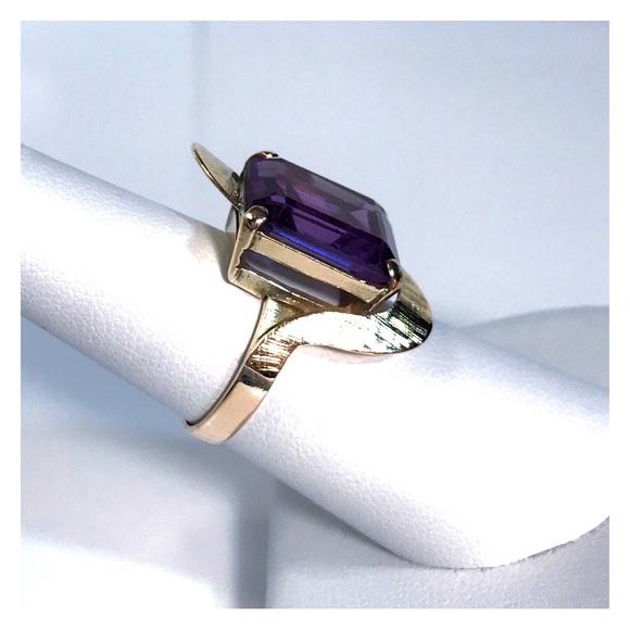 10KT COLOR CHANGING 12.22 CARAT SAPPHIRE YELLOW GOLD MID CENTURY MODERN RING - Picture 12 of 14